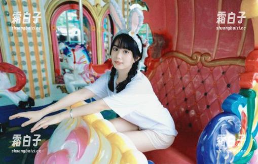 Poppa Chan粉色写真高清呈现，甜美瞬间不容错过